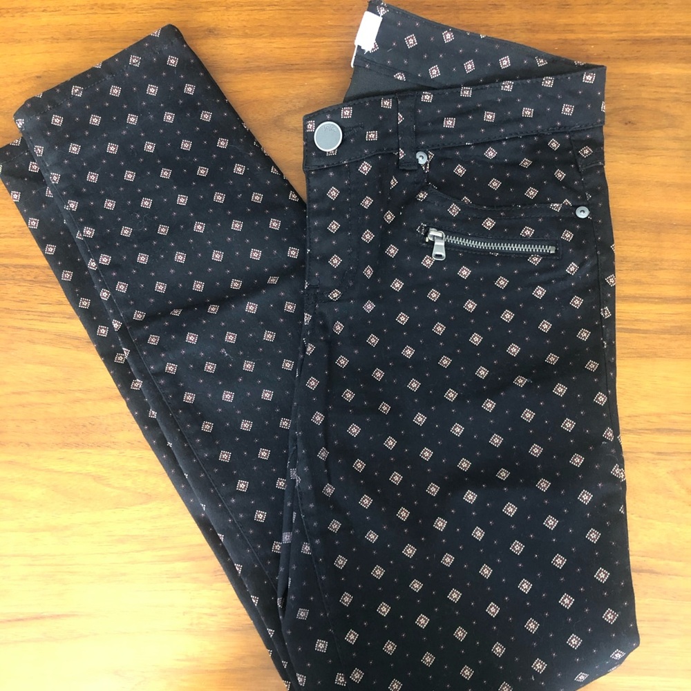 2/ $10 - Chic Patterned Stretch Skinny Jeans by Jolt